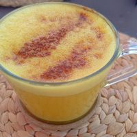 Golden latte at Raizes in Quarteira