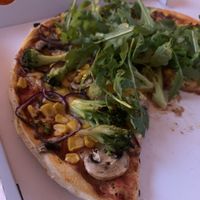 Pizza mit veganem Käse   at Pizza Max in Weingarten