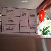 Die Auswahl am warmen Buffet at Vegegården in Malmo