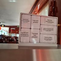 Noch mehr Auswahl am warmen Buffet at Vegegården in Malmo