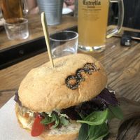 Una hamburguesa vegana at Ona Beach Bar in Roses