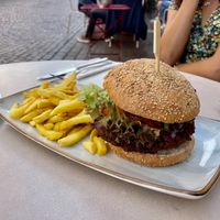 Burger mit Räuchertofu- Linsenpattie 🍔   at Eugens Bio Cafe Restaurant in Konstanz