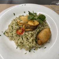 Arroz integral en salsa verde con palitos de mar  at Km.0 in San Sebastian