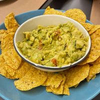 Guacamole con totopos  at Km.0 in San Sebastian