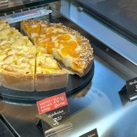 Apfelkuchen 3,20€, Marillenkuchen 3,20€  at Tchibo Filiale in Linz