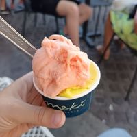 Pfirsich und Golden Milk at Gelateria Makì in Fano
