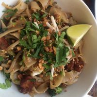 pad thi at Brasserie LoLa in Paris