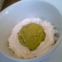 une boule de glace vegan pistache, raisonnable ;-) at Brasserie LoLa in Paris