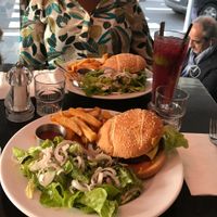 Cheese burger (seitan) with fries and side salad (added onions) at Brasserie LoLa in Paris