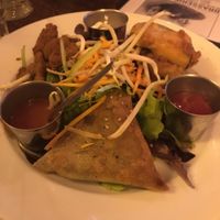 Samosas at Brasserie LoLa in Paris