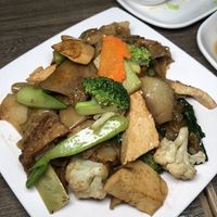 Fried Thai flat noodles at Thai Vegetarian Food 泰國素食 in Kowloon