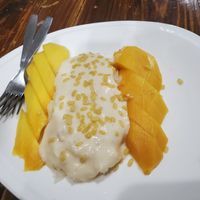 Mango with coconut sticky rice at Thai Vegetarian Food 泰國素食 in Kowloon