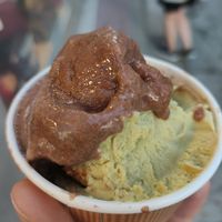 Xeado de Chocolate con bebida de quinoa e aguacate e cacahuete at The Bio Factory in A Coruna