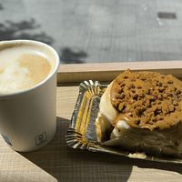 Café con avena y rollo de canela con Lotus at Patxes bilbao pastelería in Bilbao