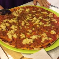 Pizza de ragu at Dolce Pizza y Los Veganos - Hipolit Lazaro in Barcelona