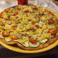pizza de la huerta at Dolce Pizza y Los Veganos - Hipolit Lazaro in Barcelona