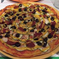 Pizza with chorizo and carrot cheese at Dolce Pizza y Los Veganos - Hipolit Lazaro in Barcelona