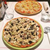 Delicious vegan pizzas  at Dolce Pizza y Los Veganos - Hipolit Lazaro in Barcelona