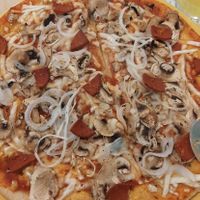 Pizza at Dolce Pizza y Los Veganos - Hipolit Lazaro in Barcelona