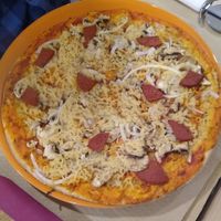 P at Dolce Pizza y Los Veganos - Hipolit Lazaro in Barcelona