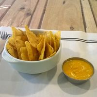 Nachos with vegan carrot cheese sauce at Dolce Pizza y Los Veganos - Hipolit Lazaro in Barcelona
