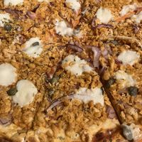 Pizza de atún libre  at Dolce Pizza y Los Veganos - Hipolit Lazaro in Barcelona