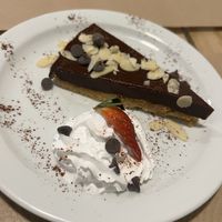 VEGAN CHOCOLATE CAKE  at Dolce Pizza y Los Veganos - Hipolit Lazaro in Barcelona