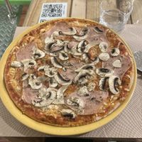 Pizza jamón y queso #Veganuary at Dolce Pizza y Los Veganos - Hipolit Lazaro in Barcelona