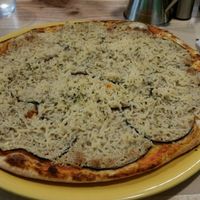 too much parmesan at Dolce Pizza y Los Veganos - Hipolit Lazaro in Barcelona