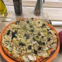 Vegan pizza at Dolce Pizza y Los Veganos - Hipolit Lazaro in Barcelona