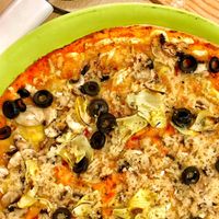 Pizza cuatro estaciones at Dolce Pizza y Los Veganos - Hipolit Lazaro in Barcelona
