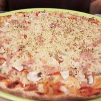 Ham and mushrooms began pizza at Dolce Pizza y Los Veganos - Hipolit Lazaro in Barcelona