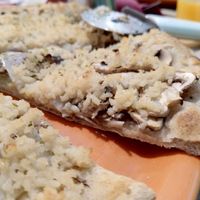 Pizza at Dolce Pizza y Los Veganos - Hipolit Lazaro in Barcelona