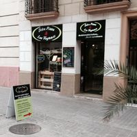 Outside at Dolce Pizza y Los Veganos - Hipolit Lazaro in Barcelona