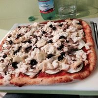 Quattro Stagioni vegan pizza at Dolce Pizza y Los Veganos - Hipolit Lazaro in Barcelona