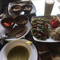 Menu del día + humus falafel Plato  at El Punto Veggie in Salento