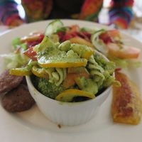 Set lunch menu. Pasta with salad and mini falafel at El Punto Veggie in Salento