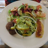 Set lunch menu. Pasta with salad and mini falafel at El Punto Veggie in Salento