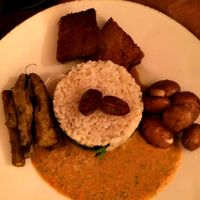 Tender pan-roasted seitan, marinated mushrooms, roasted asparagus and garlic spinach with rice and a fantastic tomato-parsley-garlic sauce at Bites and Wines in Antwerpen