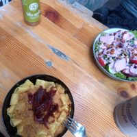 Mac and cheese und protein Salat at MARIA in Berlin