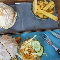 Vegan bbq Burger with Fries and coleslaw at Zapfhahn in Bamberg