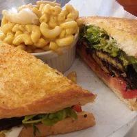 Heirloom TLT sandwich with garlic mac n' cheese at Dharma Southern Chick'n in Orlando