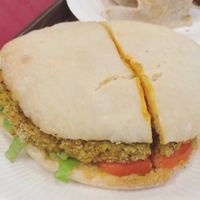 Hamburguesa de mijo y cúrcuma. at kVegan in Tenerife