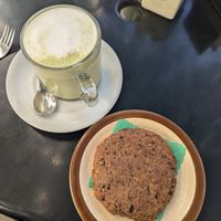 Matcha latte y cookie de banana y choco chips at Origen in Buenos Aires