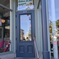 Entry door at Délices de Joie Crèmerie et Epicerie in Quebec