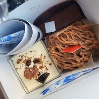 Left: carrotcake with a sour creme on top, on the right: Mont blanc, also sweet and filling at Nanahako Macrobiotic Sweets in Osaka