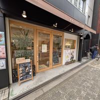 view from outside at Nanahako Macrobiotic Sweets in Osaka