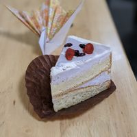 Fiji berry cake at Nanahako Macrobiotic Sweets in Osaka