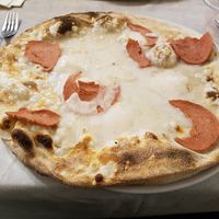 Vegan pizza with multiple cheese at Il Papiro in Milan