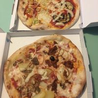 Vegan tuna pizza  at Il Papiro in Milan